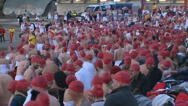 Skinny Dippers Take Nude Plunge In Hobart To Mark The Winter Solstice