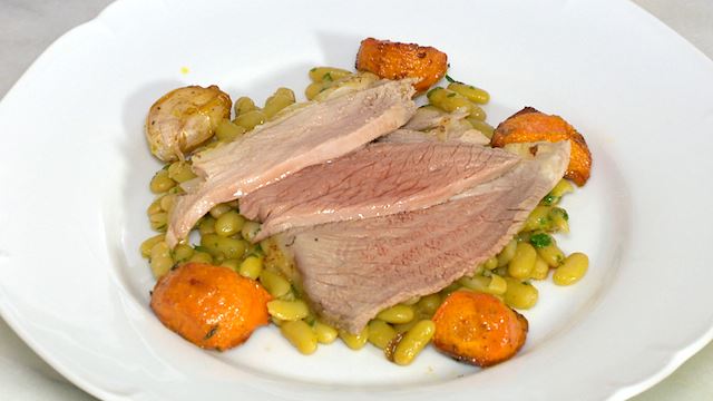 Ep 11 Roast lamb with flageolets (gigot d’agneau aux flageolets) | Topics