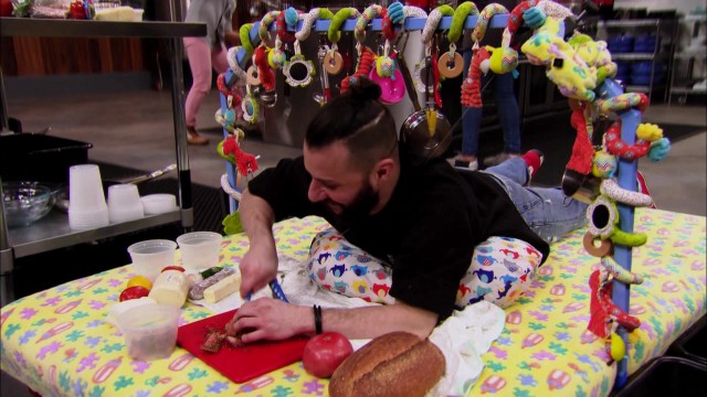 Cutthroat Kitchen S13 Ep10 - Obi-Wan Cannoli : SBS Food