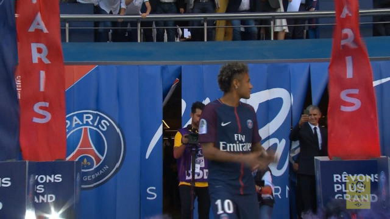 Neymar Speaks French To Psg Fans At Unveiling Sbs On Demand