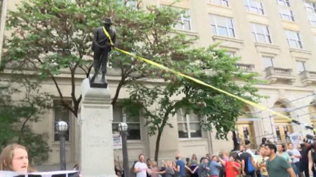 'No Trump, no KKK, no fascist USA': Protesters haul down Confederate ...