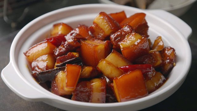 Chairman Mao's red-braised pork | SBS On Demand