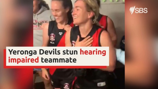 Women S Afl Team Surprises Deaf Teammate With Auslan Rendition Of Club Song