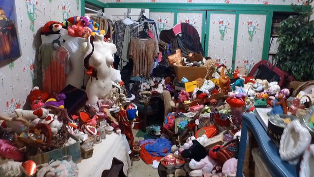 Hoarders S9 Ep6 Sandra Part 1 Topics