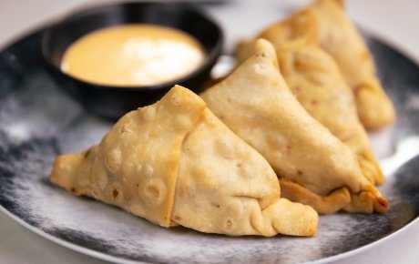 Blue cheese samosa