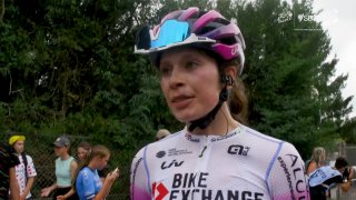 Van Vleuten's emotional reunion with former teammate Gracie Elvin